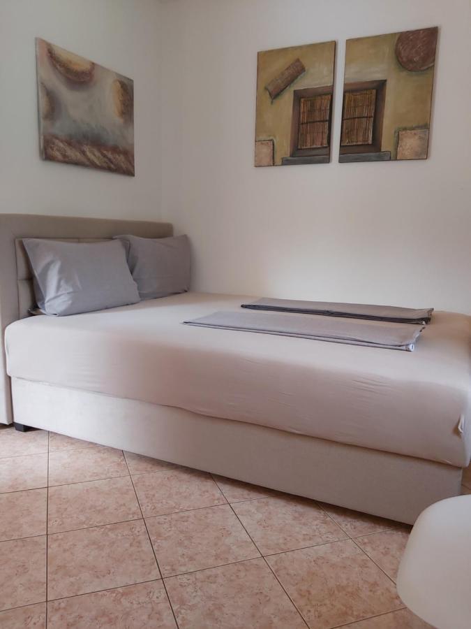 Ferienwohnung Mit 2 Schlafzimmer Oder Studio Apartment - Istrien-Fiorini Бъртонигла Екстериор снимка