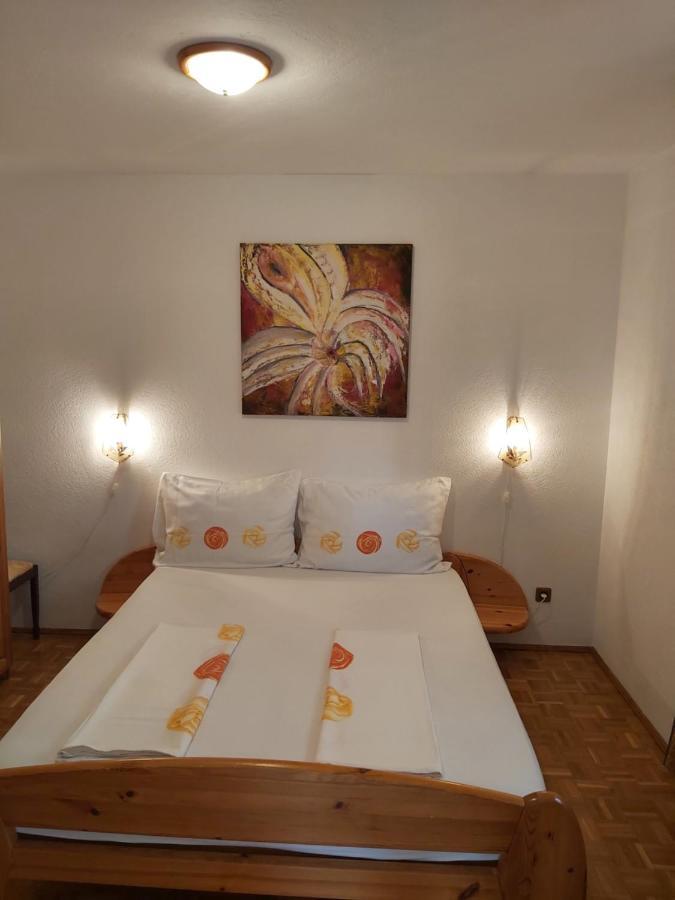 Ferienwohnung Mit 2 Schlafzimmer Oder Studio Apartment - Istrien-Fiorini Бъртонигла Екстериор снимка