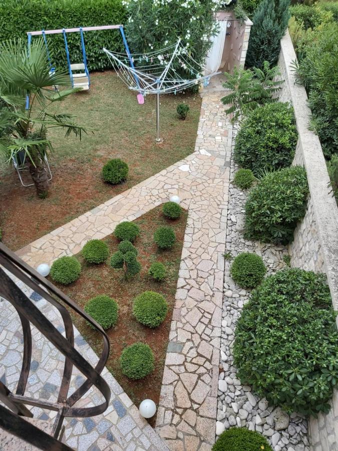 Ferienwohnung Mit 2 Schlafzimmer Oder Studio Apartment - Istrien-Fiorini Бъртонигла Екстериор снимка