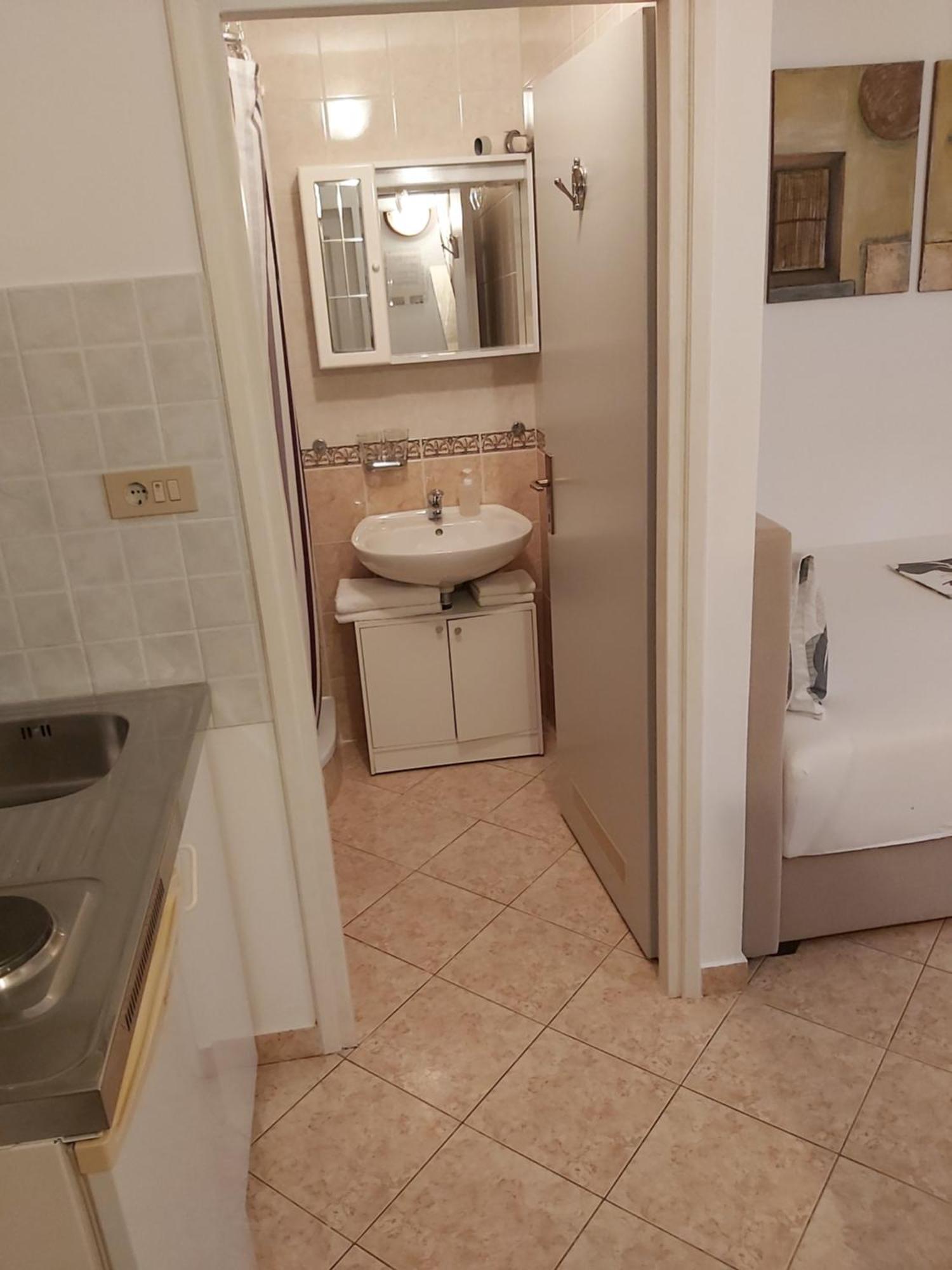 Ferienwohnung Mit 2 Schlafzimmer Oder Studio Apartment - Istrien-Fiorini Бъртонигла Екстериор снимка
