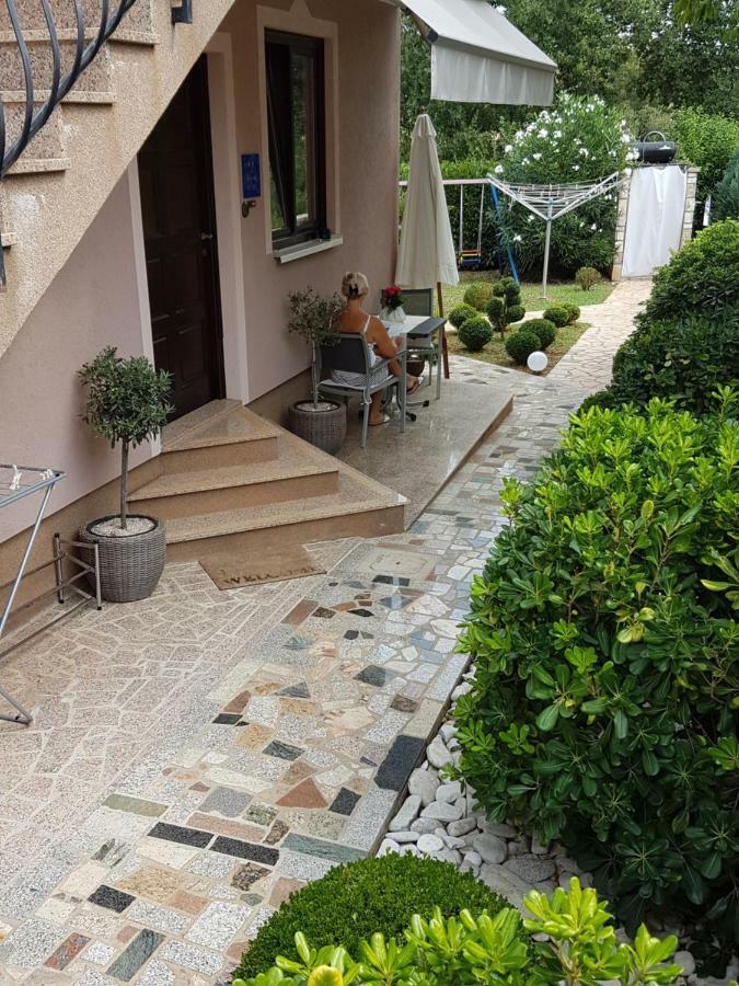 Ferienwohnung Mit 2 Schlafzimmer Oder Studio Apartment - Istrien-Fiorini Бъртонигла Екстериор снимка